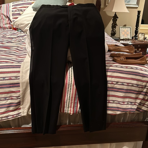 100% Wool Jos. A. Banks Traveler Tuxedo - Picture 10 of 12